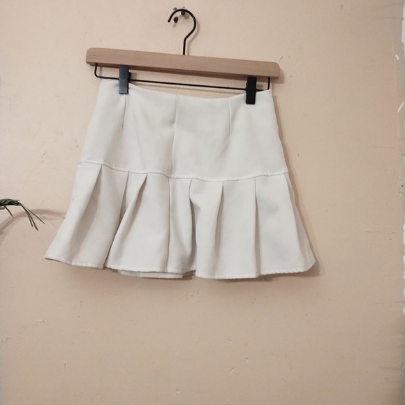 Banichonghuai Dresses & Skirts - Banichonghuai women white pleated mini skirt size medium